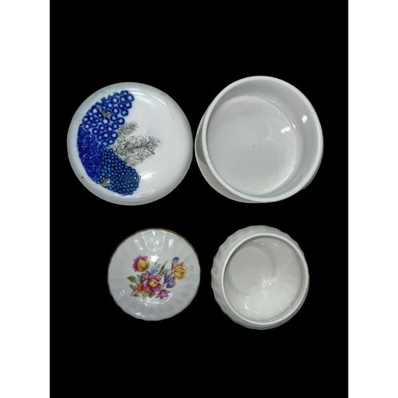 2 Ceramic Oval Trinket Box Floral Motif Gold Rim Blue White Lidded Dish Dainty - Picture 3 of 7